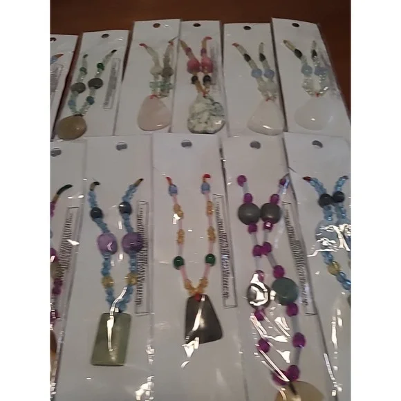 New 15 Pieces Ladies Boutique Jewelry Necklace Lot Beads Stones Green Pink Blue - Picture 4 of 7